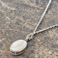 Necklace with Emergency Cutting Tool (Small Knife)