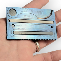 Hot Shot Fire Cards Survival Knife with Fire Starter Kit. Starting a fire with magnesium and a ferro rod firestarter is easy with the hot shot fire starting kit