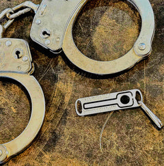 Handcuff Shim Micro Tool: Shim Handcuffs with this Tiny Tool