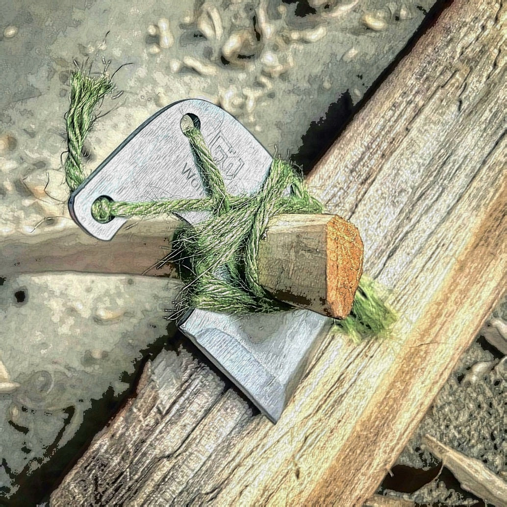 The adze tool multifunctional credit card knife and card blade