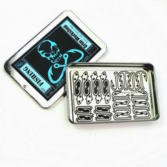 The fishing card survival fishing kit is a complete emergency fishing kit in one.