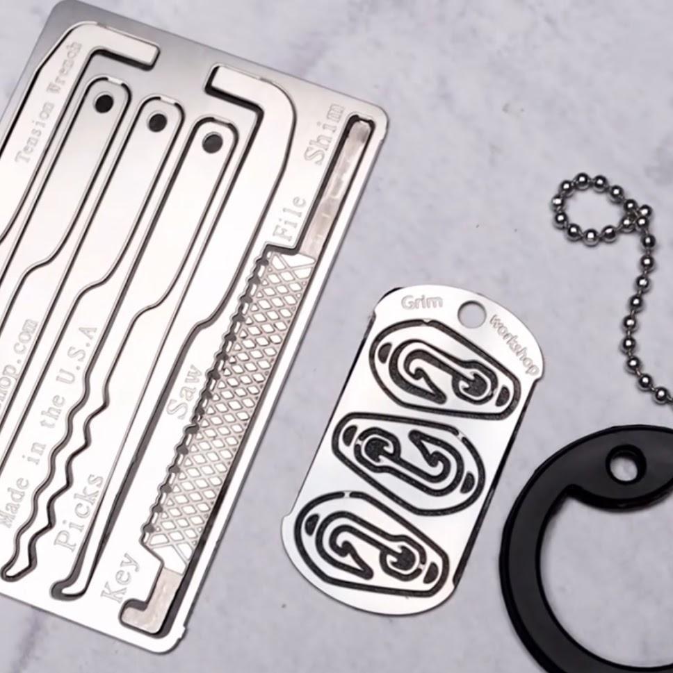 Survival Fishing Necklace : Hook and Lure Dog Tag